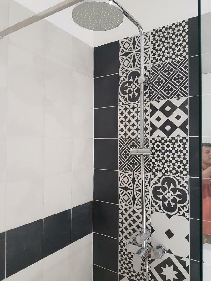 L'Escalier Rouge Villa อาร์ลส์ ภายนอก รูปภาพ